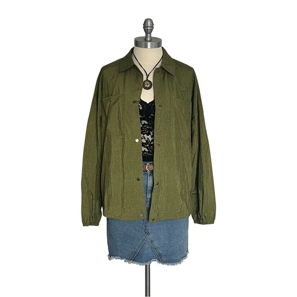 Athleta NWOT Lunar Sheen Shirt Crinkle Nylon Snap Front Jacket Olive Green XXS - Picture 7 of 12